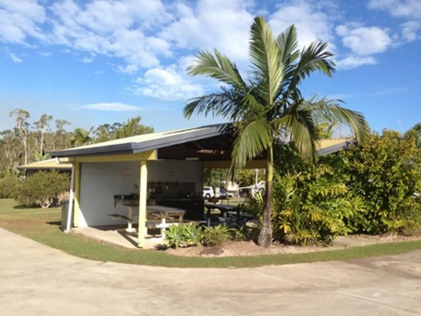 Tin Can Bay Tourist Park Villa Campsite